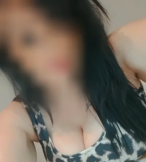 Amira, 38