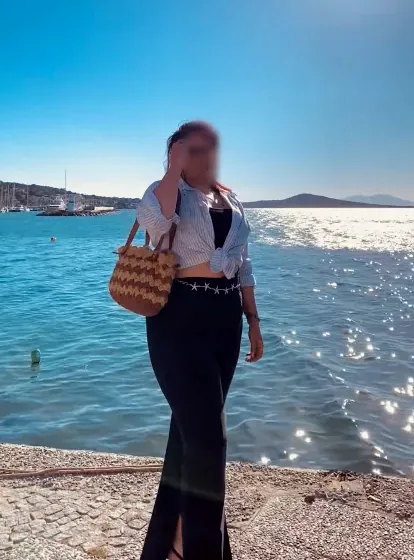 Amira, 26
