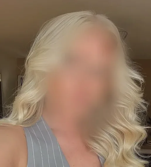 Ela, 35