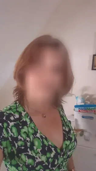 Juliane, 33
