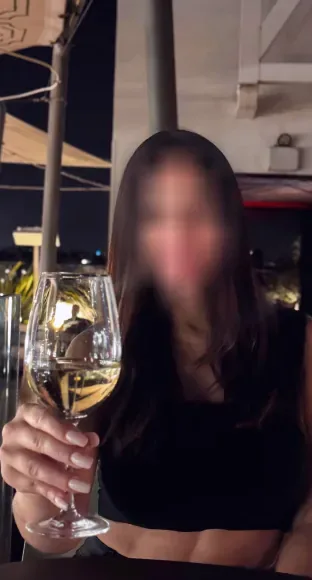 Lara, 40
