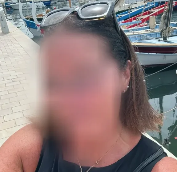 Melanie, 32