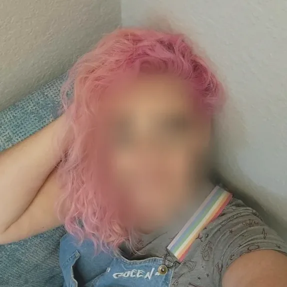 Nora, 28