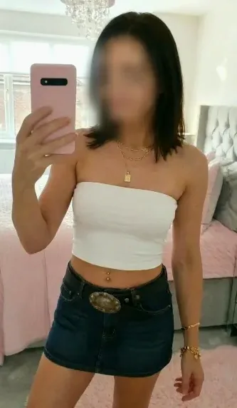 Sophie, 24