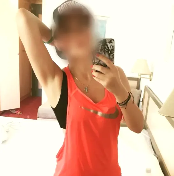 Yvonne, 28